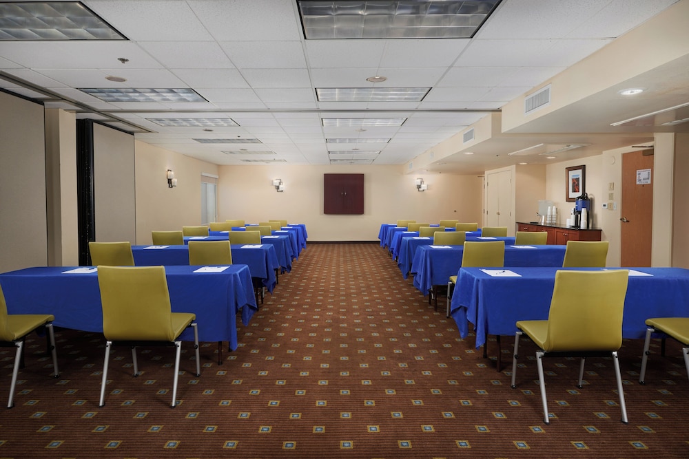 Holiday Inn Express Scottsdale North 36/40