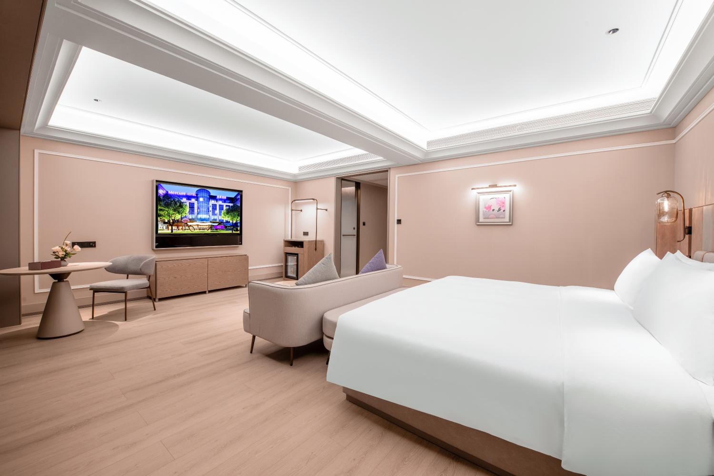EXECUTIVE, KING BED