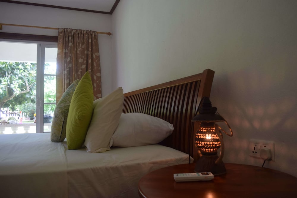 BAMBOO CHALETS 18/39