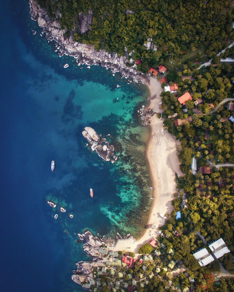 Koh lanta Hotels and Co Working Space 60/65