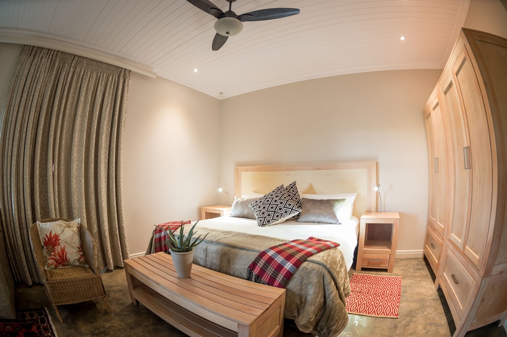 The Hilton Bush Lodge 8/45