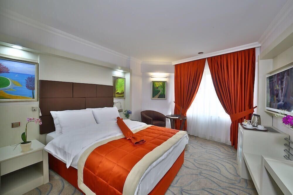 Marathon Hotel 9/39