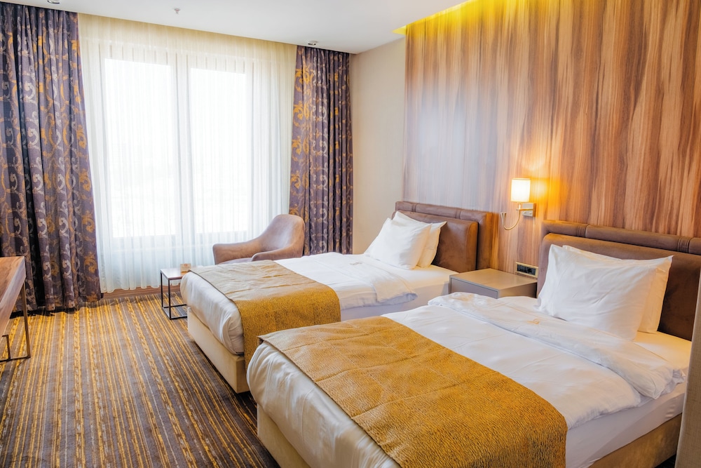 Shimall Deluxe Hotel 6/50