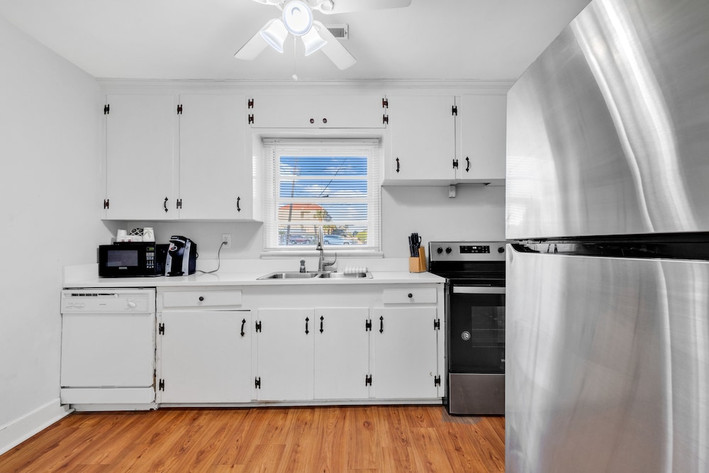 Holiday Shores 6/50
