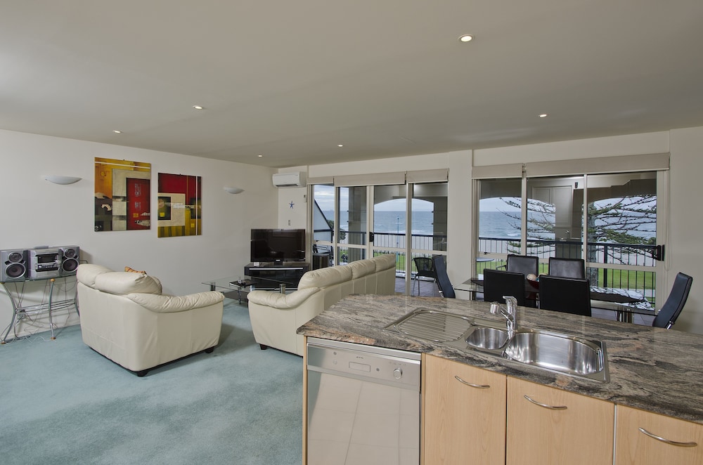 The Pavilions Beachfront Apartments 53/76