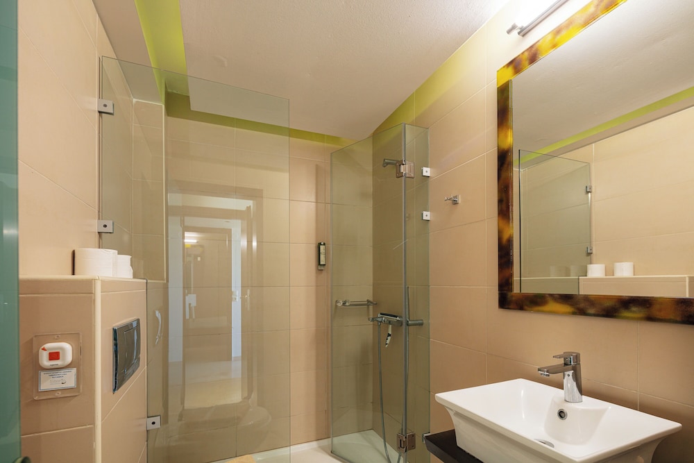 Steris Elegant Beach Hotel 67/70