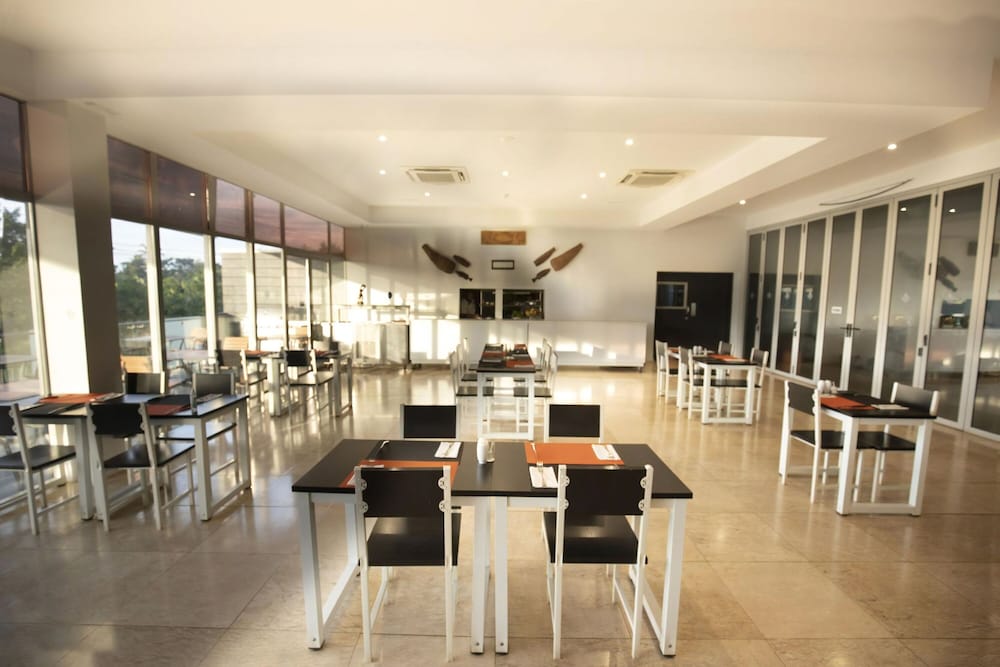 Cassowary Hotel 20/25