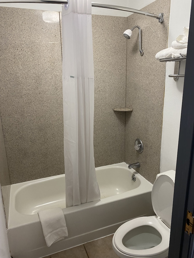 Days Inn by Wyndham Perryville 38/44