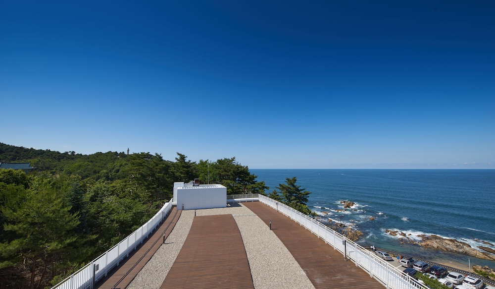 Naksan Beach Hotel 45/48