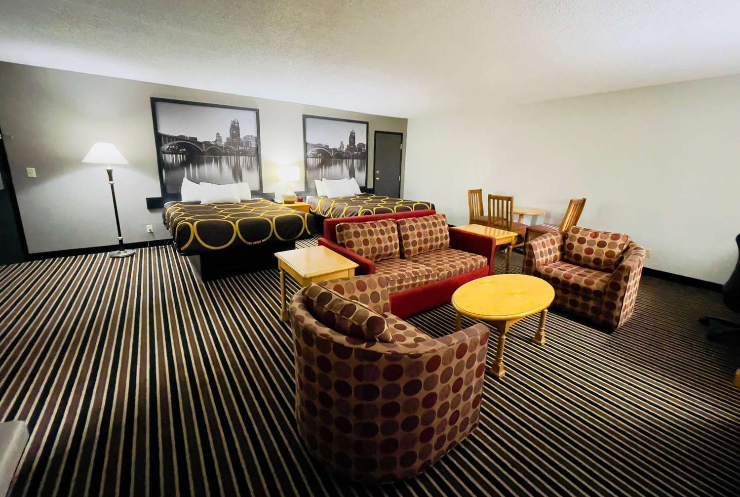 Super 8 By Wyndham Shakopee 15/29