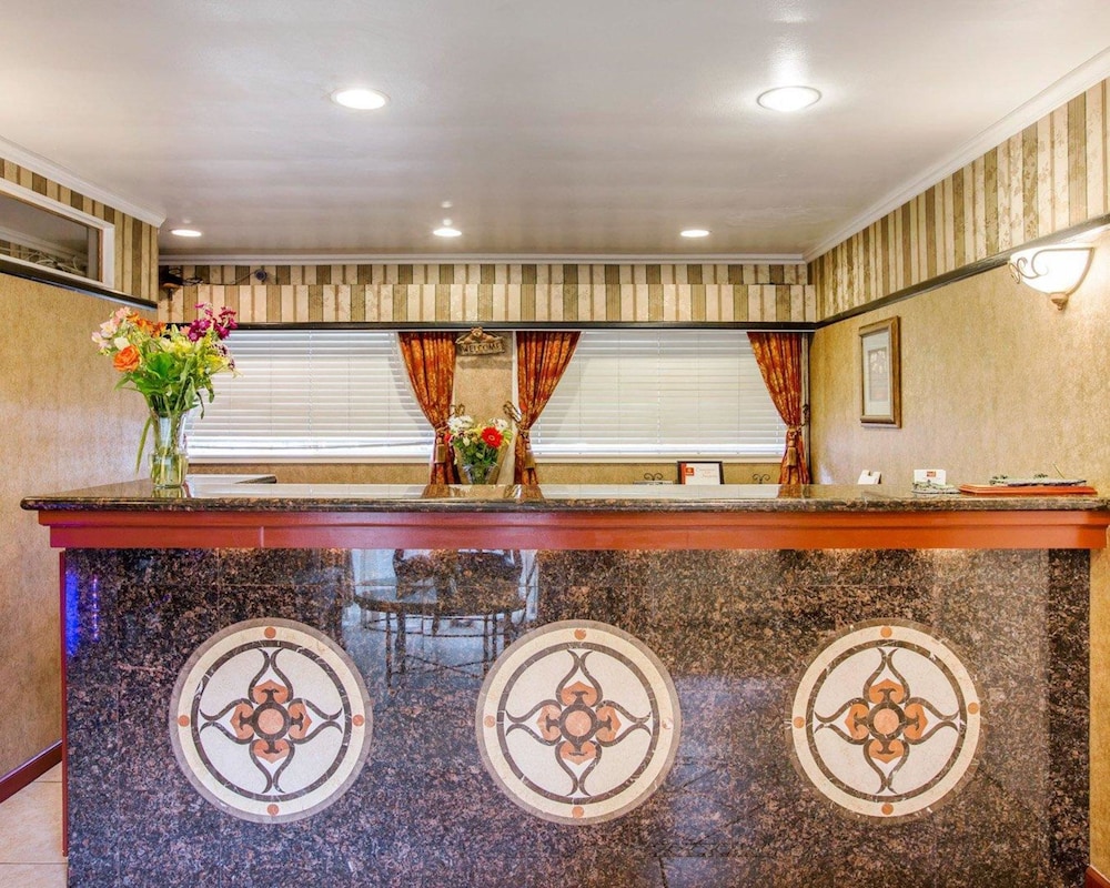 Clarion Collection Carmel Oaks Inn 9/28