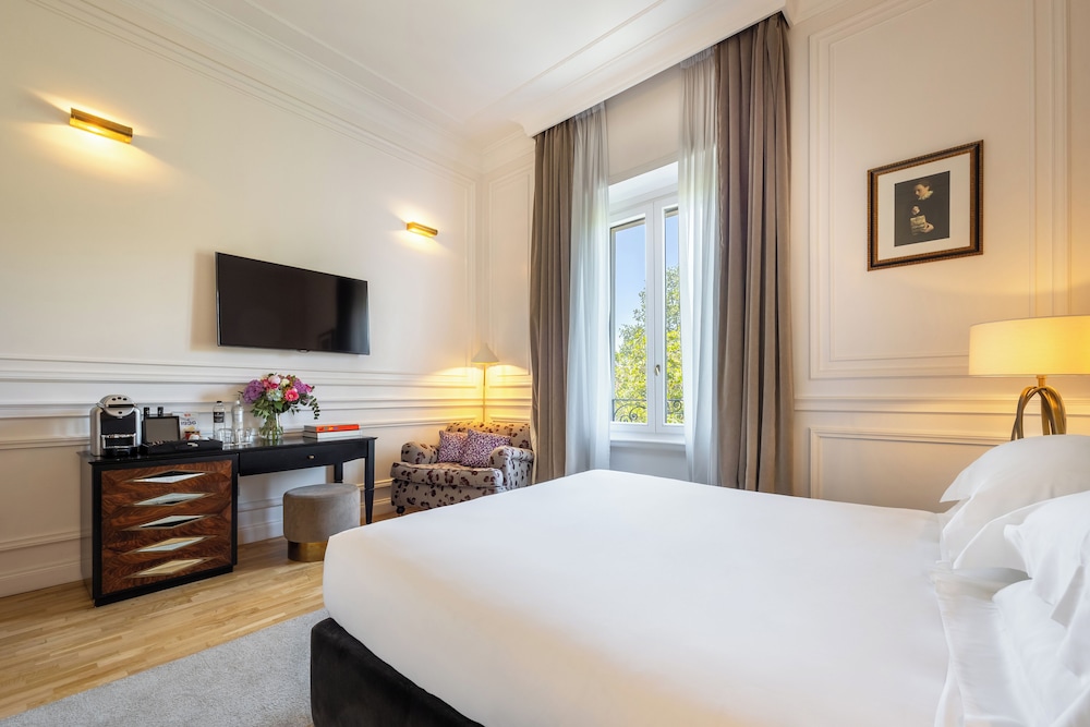 DELUXE, DOUBLE BED