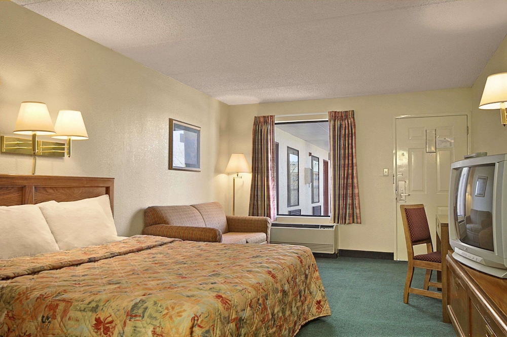 Days Inn by Wyndham Apple Valley Pigeon Forge/Sevierville 4/7