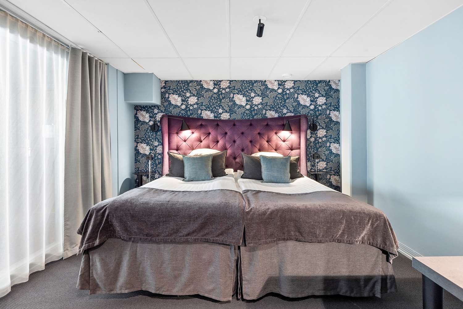Mini, Suite, King Bed
