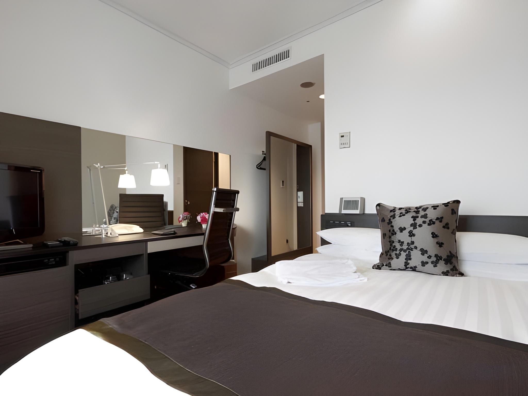 Semi Room, Semi Double Bed, Smoking
