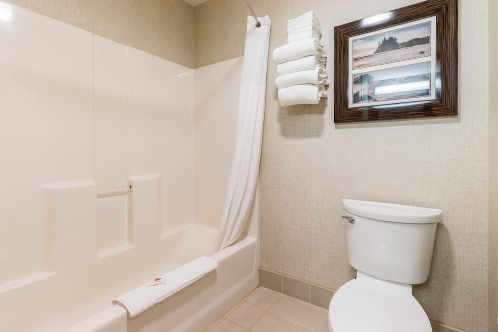 Comfort Inn Humboldt Bay 8/37