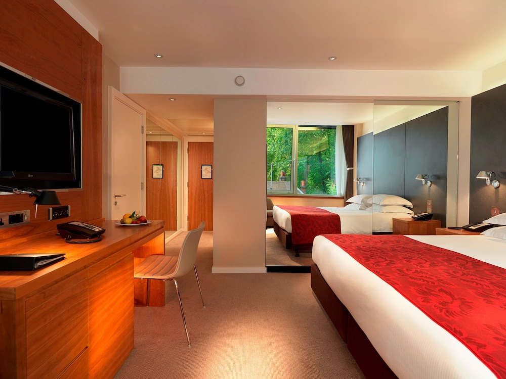 Royal Garden Hotel 26/85