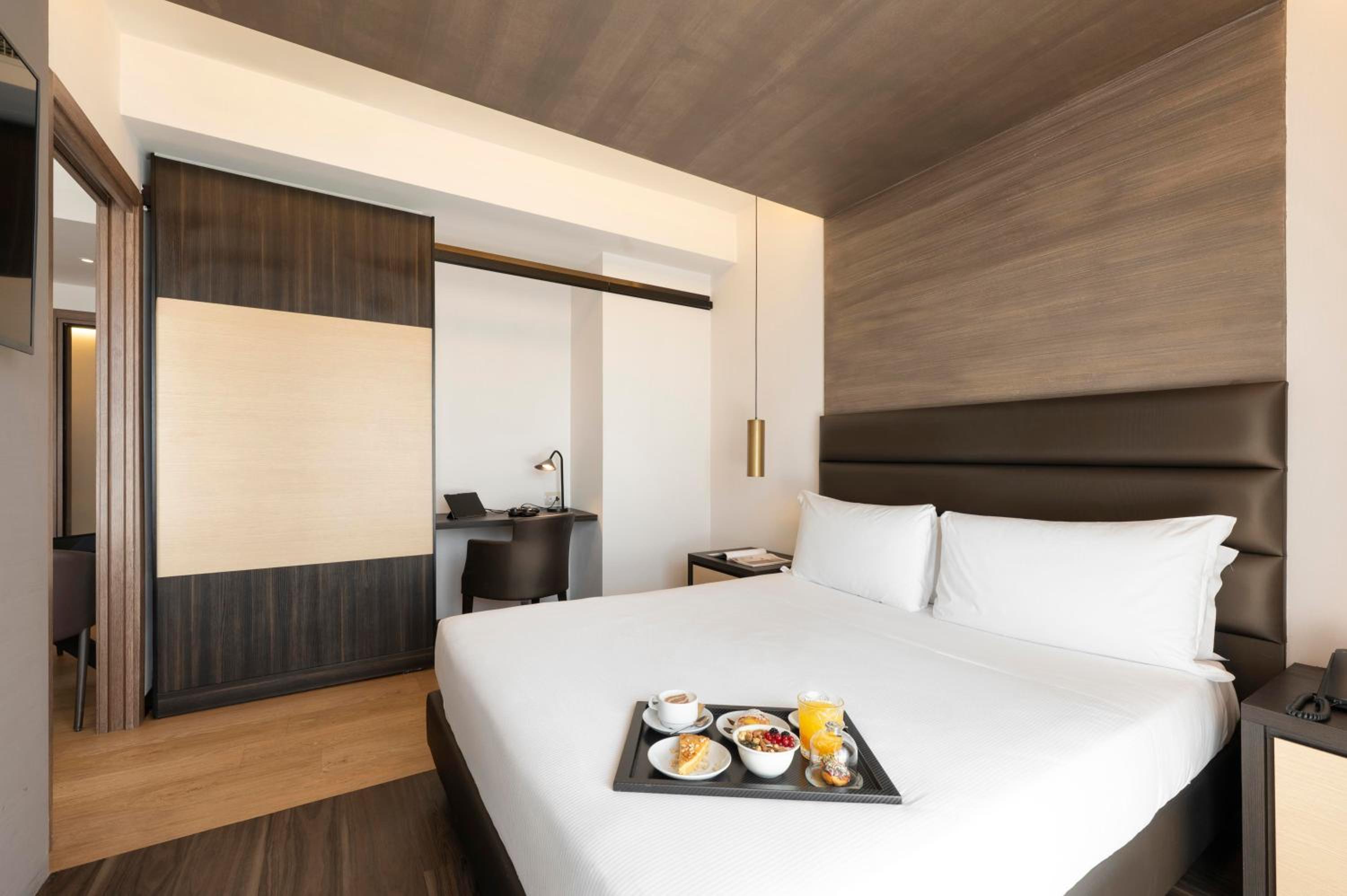 Comfort, Queen Bed