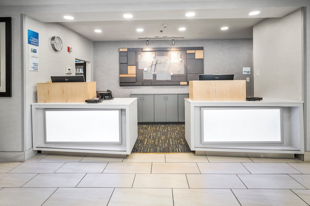 Holiday Inn Express Chicago Nw-Vernon Hills 5/50