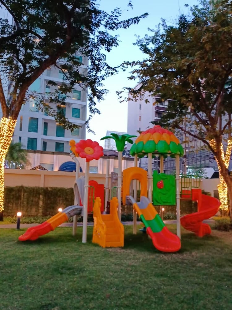 Floral Court Hotel and Residence 49/58