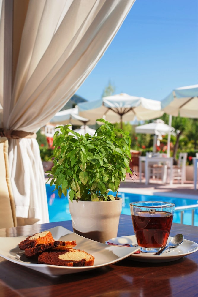 G. George Hotel 24/50