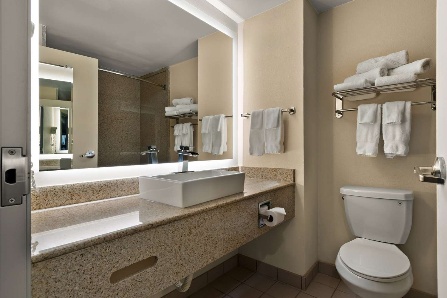 Ramada By Wyndham Harrisburg/Hershey Area 53/59