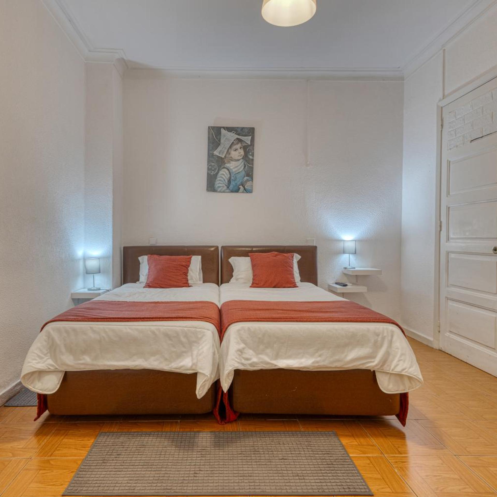 غرفة بسرير مزدوج أو سريرين منفصلين