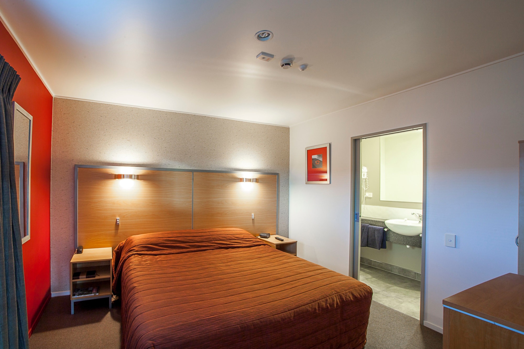1 BEDROOM, SUITE