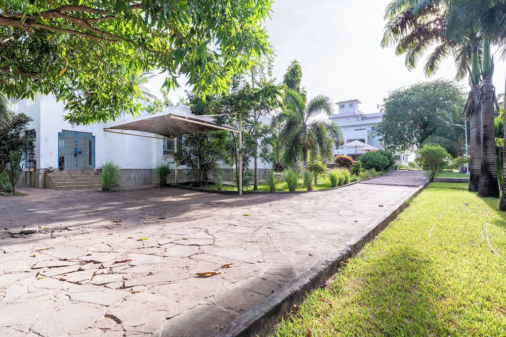 Queens Chateau Boutique Villa 36/50