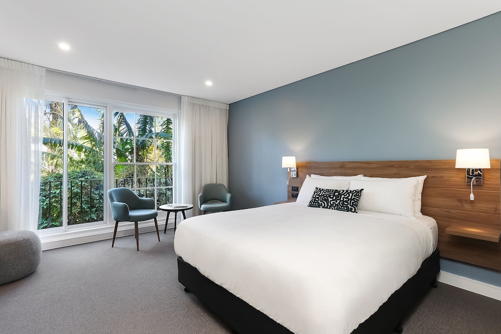 DELUXE, QUEEN BED