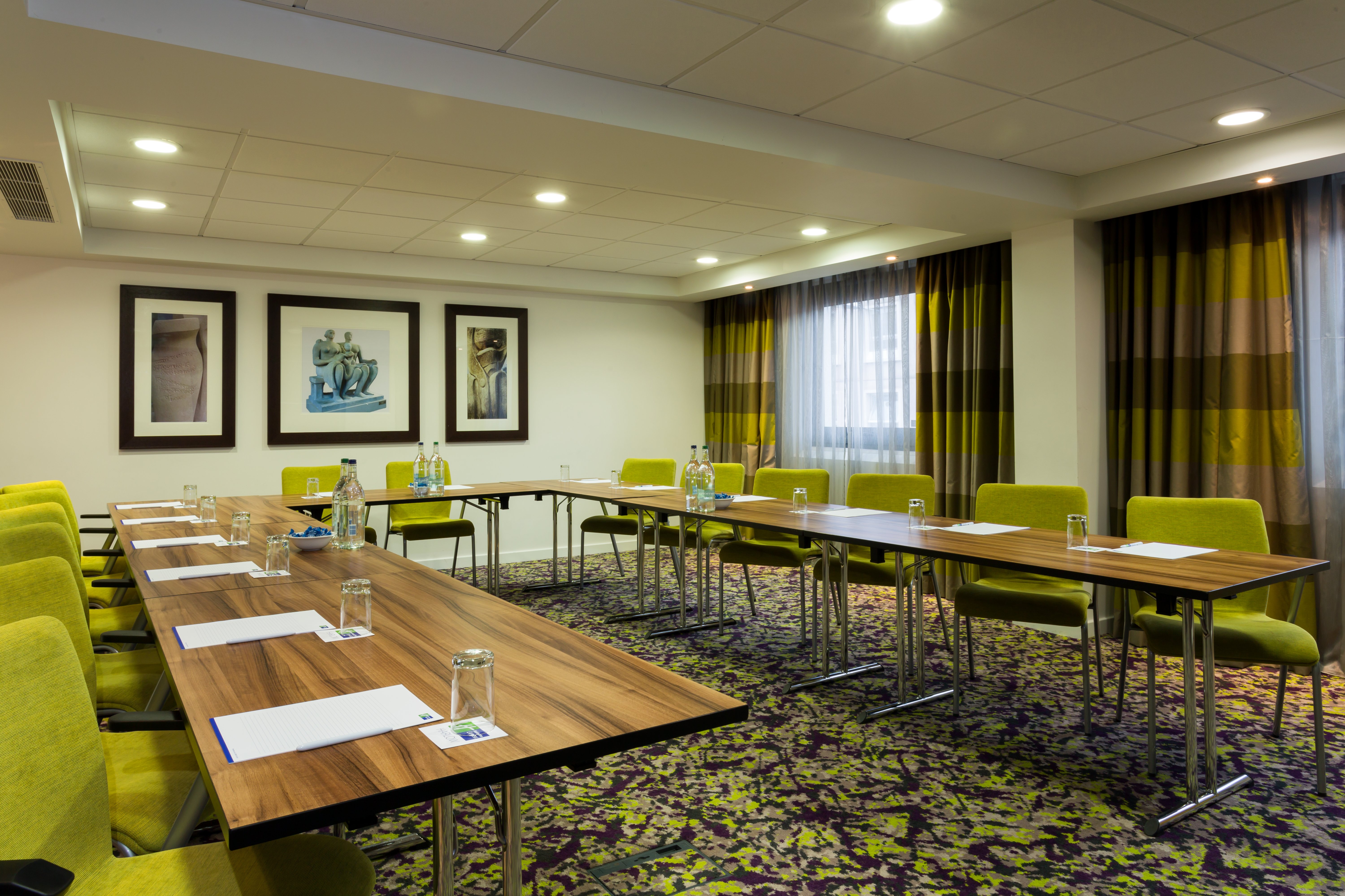 HOLIDAY INN EXPRESS HARLOW 71/74