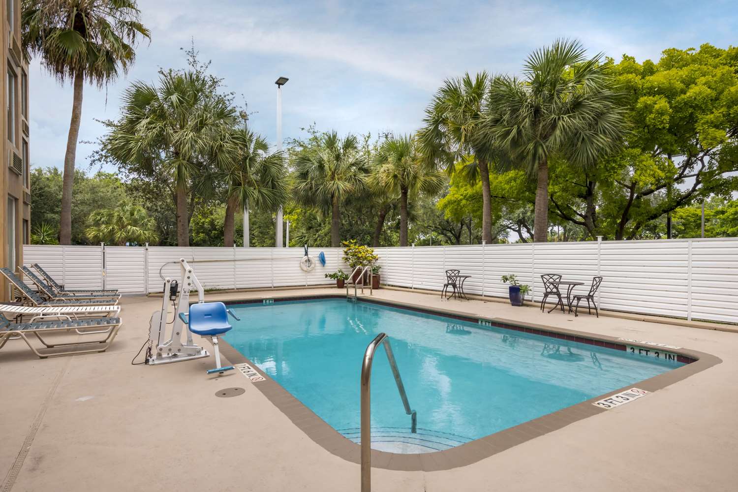 Comfort Inn & Suites Fort Lauderdale West Turnpike 15/32