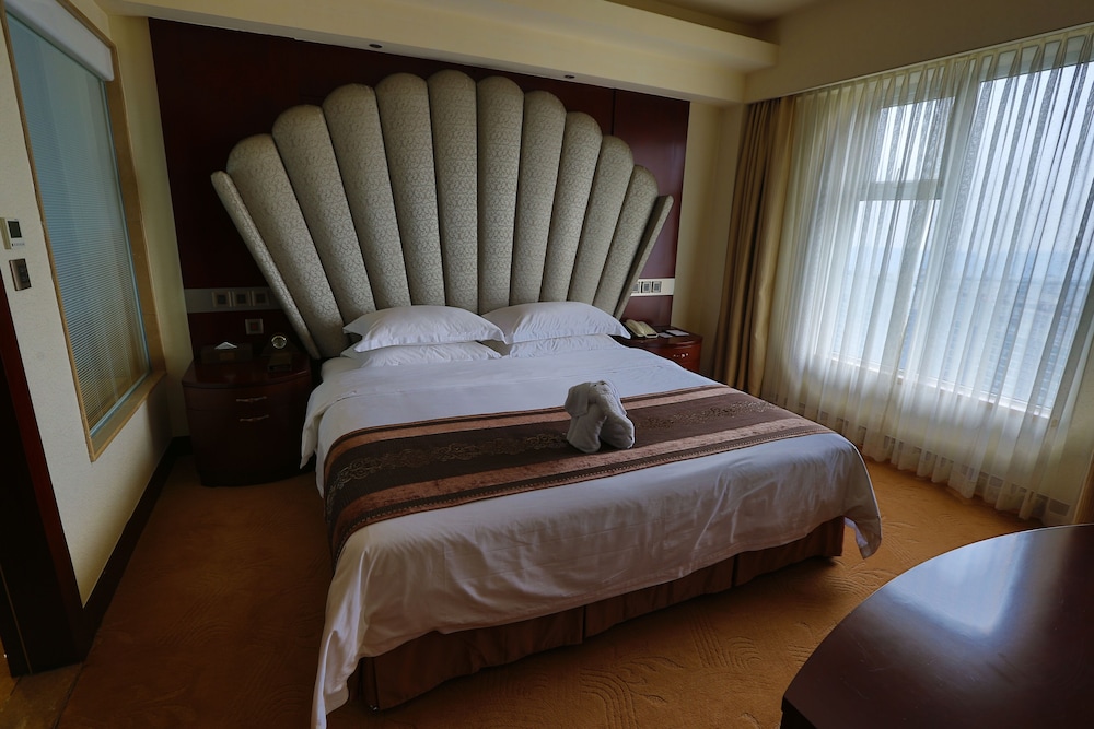 Ramada by Wyndham Chengdu North 7/24