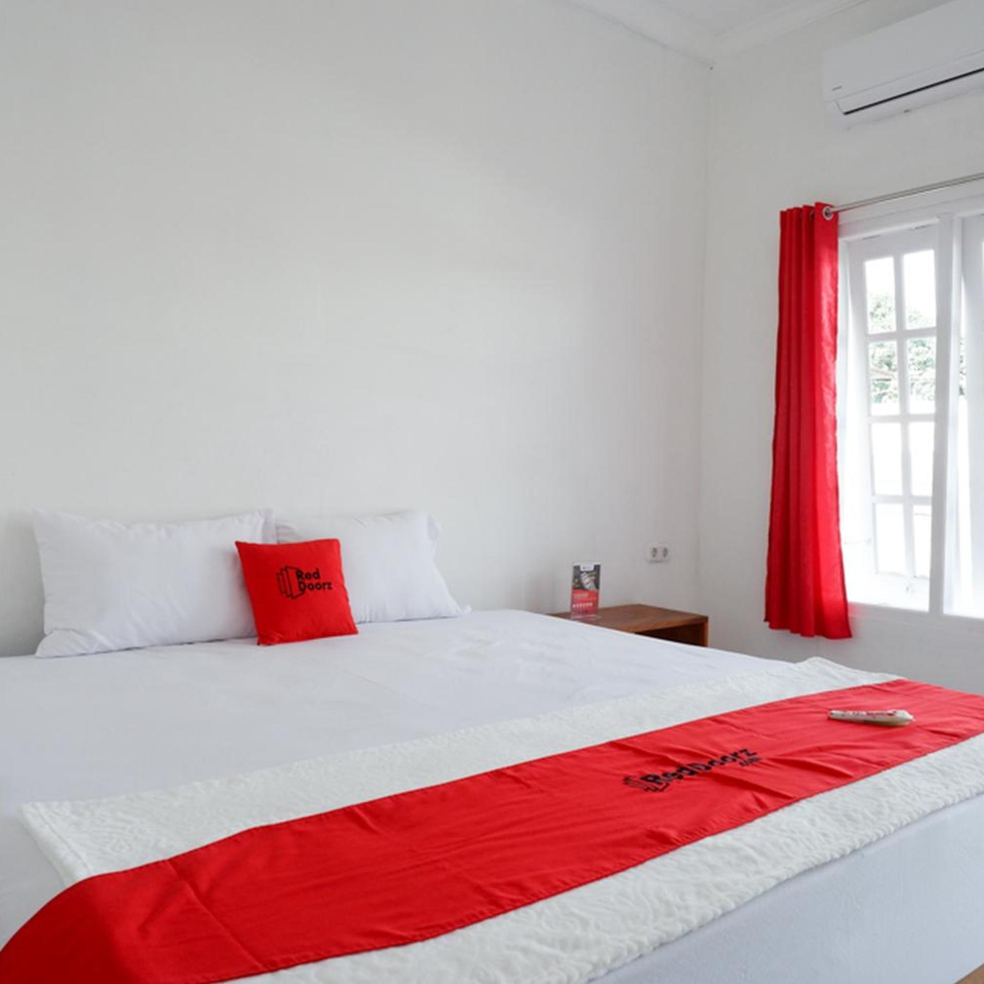 RedDoorz Plus near UMS Solo 15/50