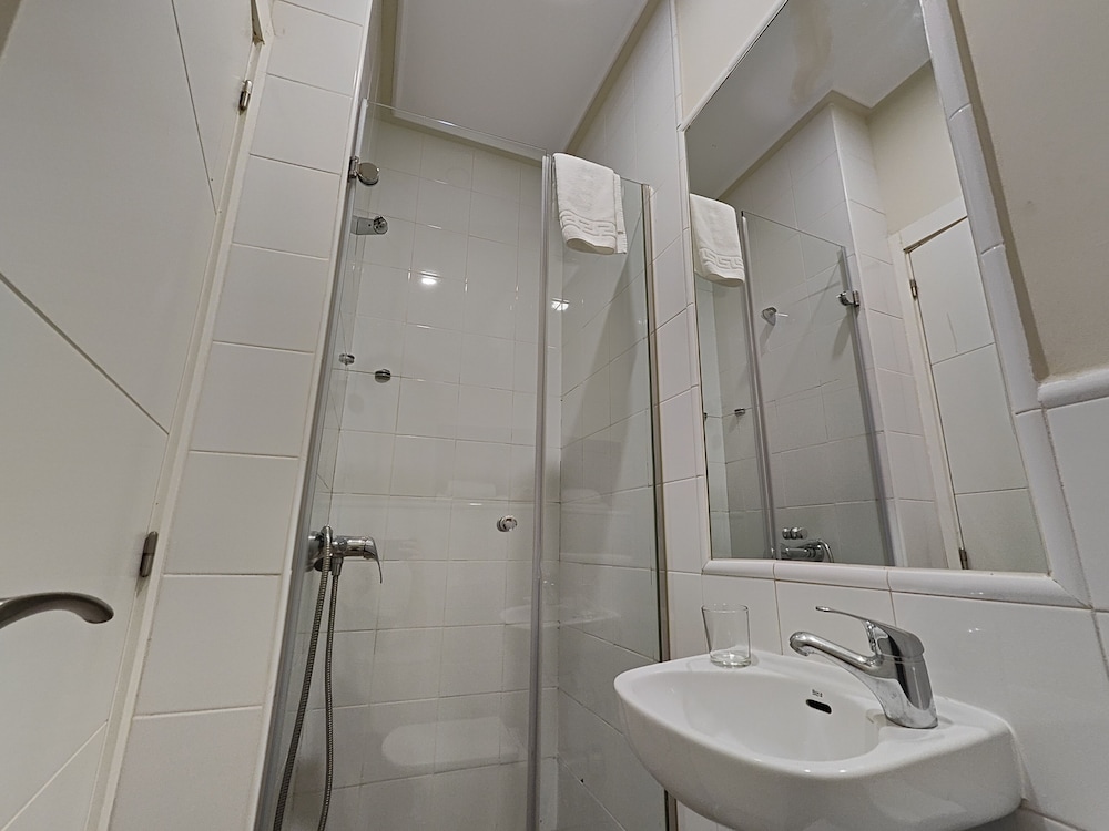 Hostal Madrid 39/50