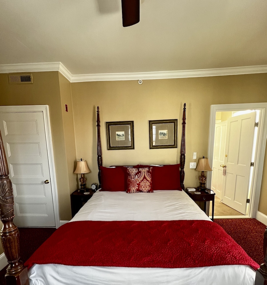 Almondy Inn 23/77