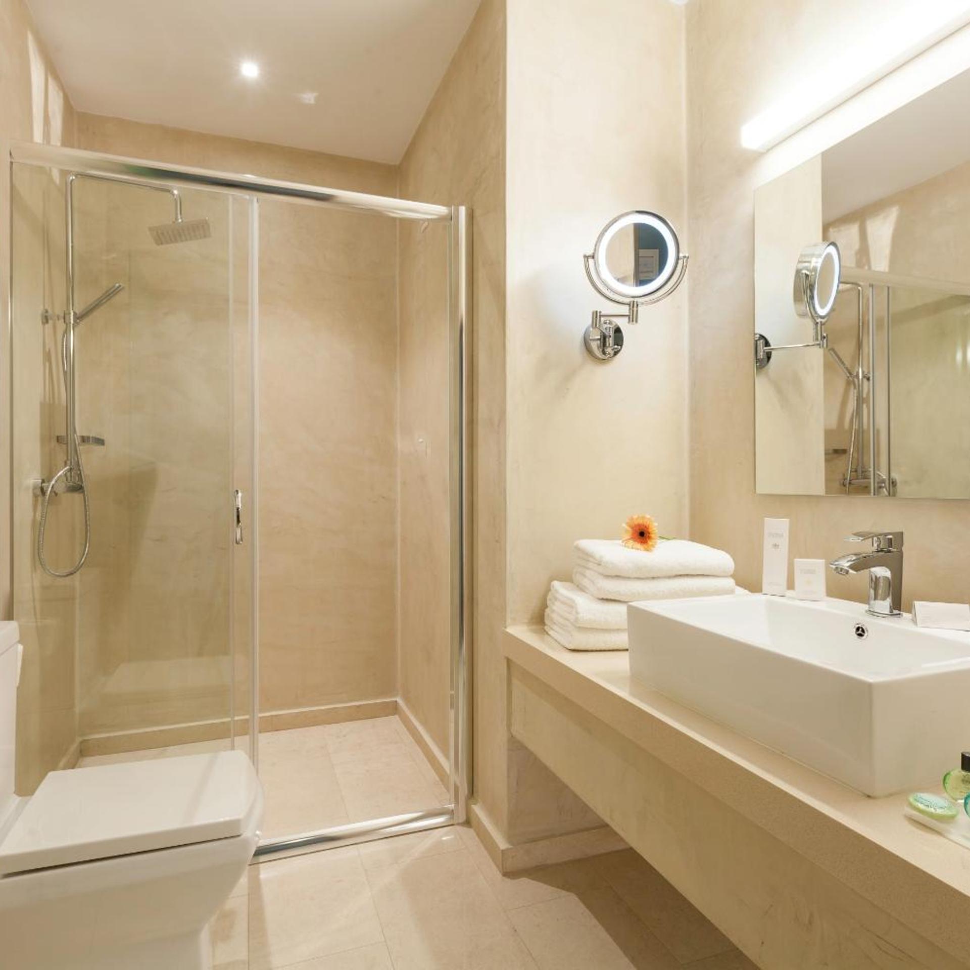 غرفة بسريرين منفصلين بإطلالة على الجبل، Zephyros Hotel 3/5