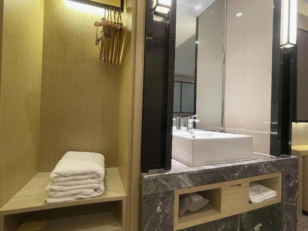 Echarm Hotel Yingshang Wuzhou Wanhui Square 49/50
