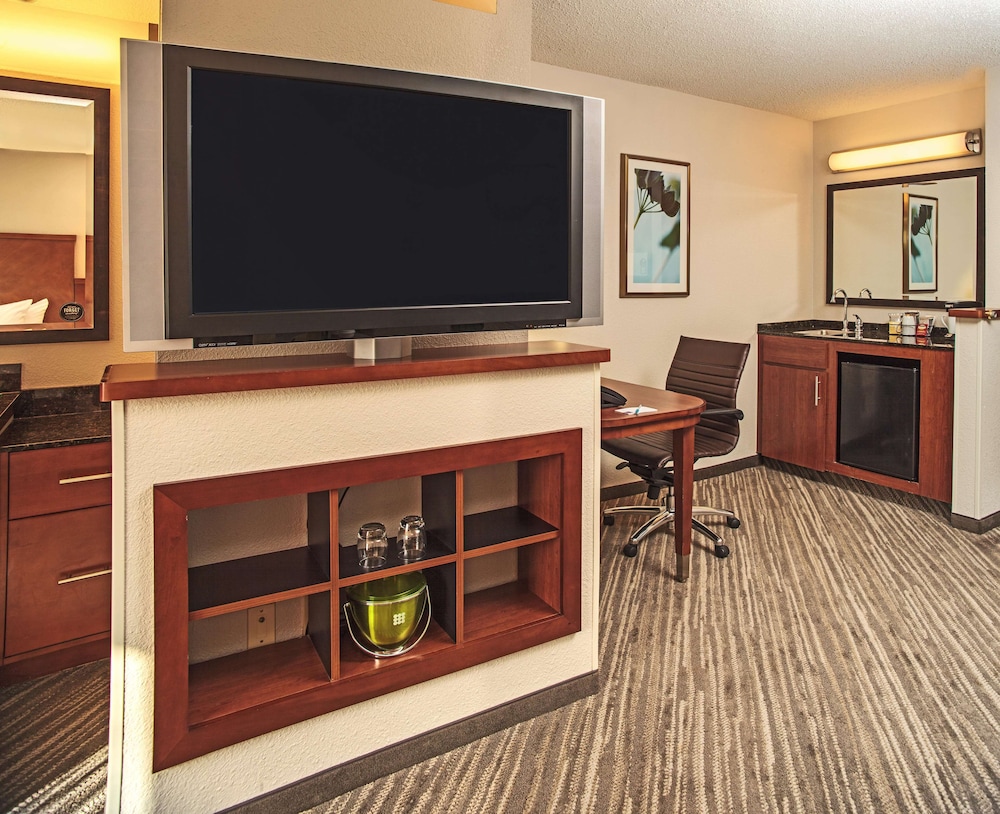 Hyatt Place Cincinnati/Blue Ash 22/28