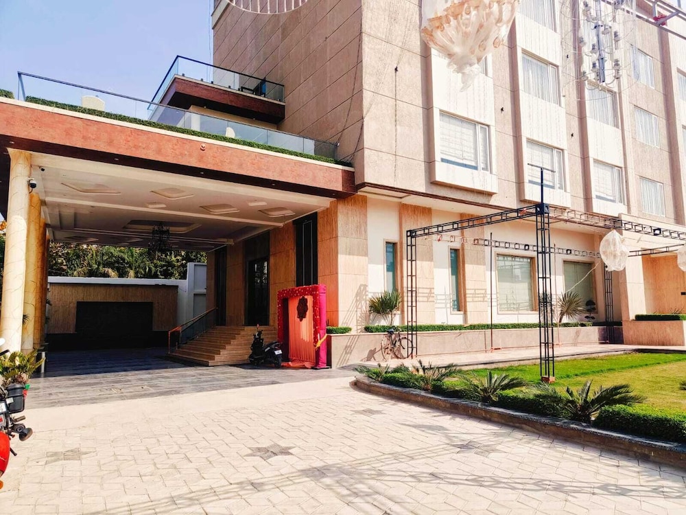 Four Leaf Hotel Akosha 36/47
