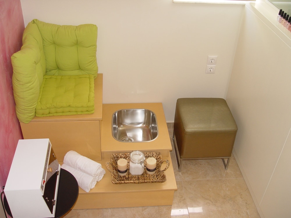 Itanos Hotel 8/25