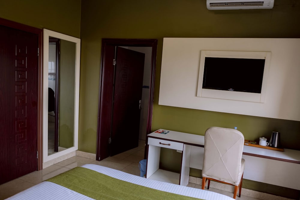 Legend Hotel 54/59
