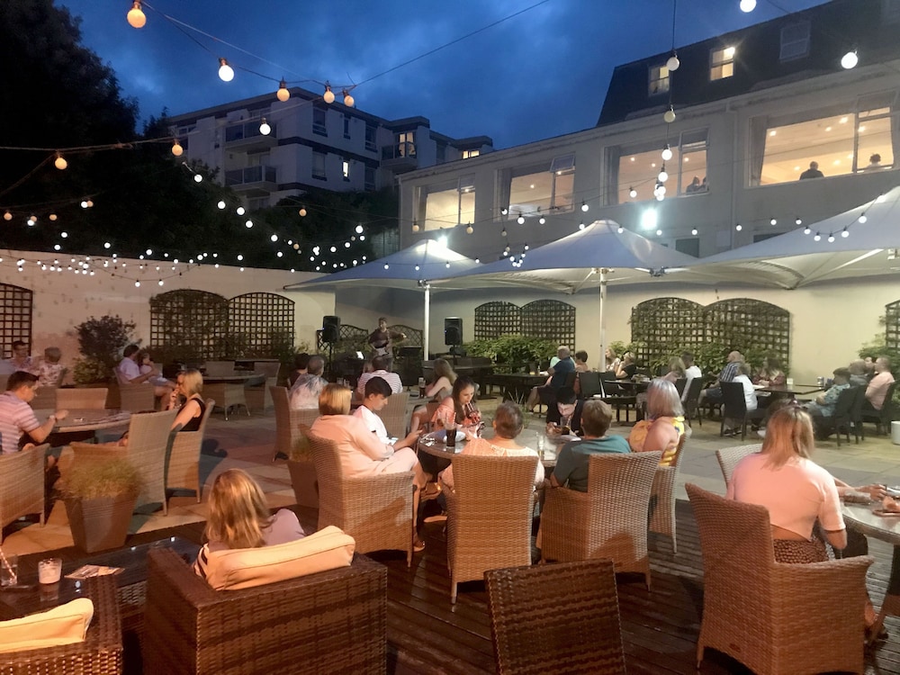 Tlh Toorak Hotel 42/50
