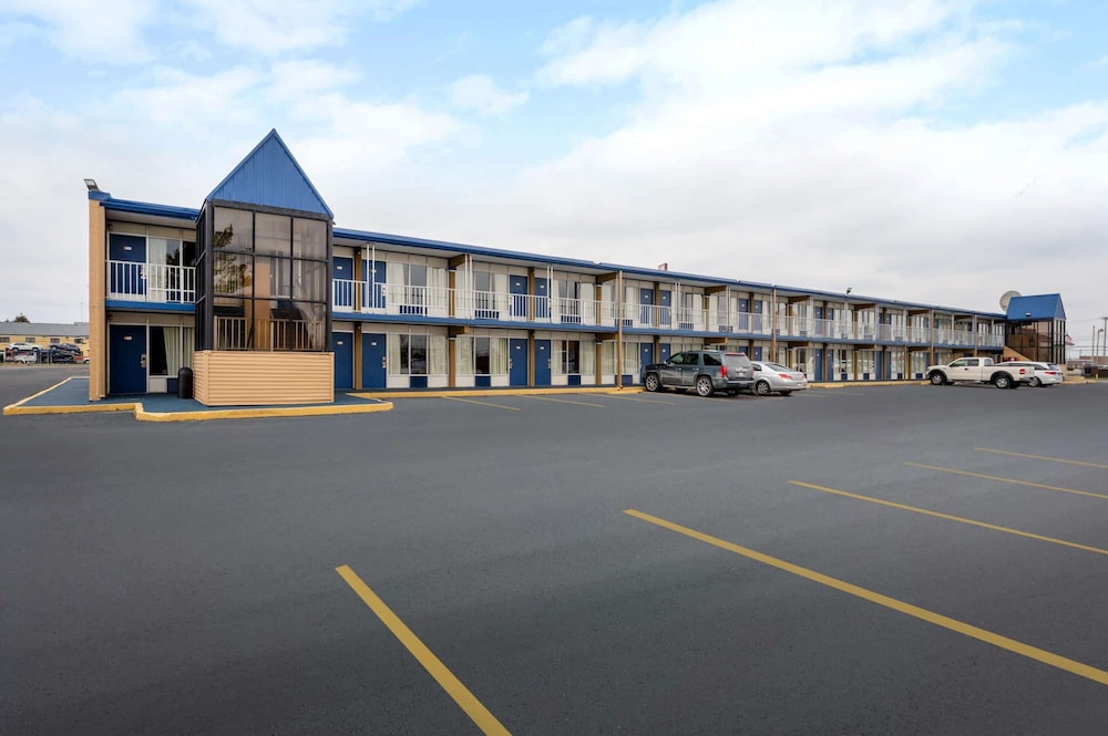 Days Inn by Wyndham Perrysburg 20/24