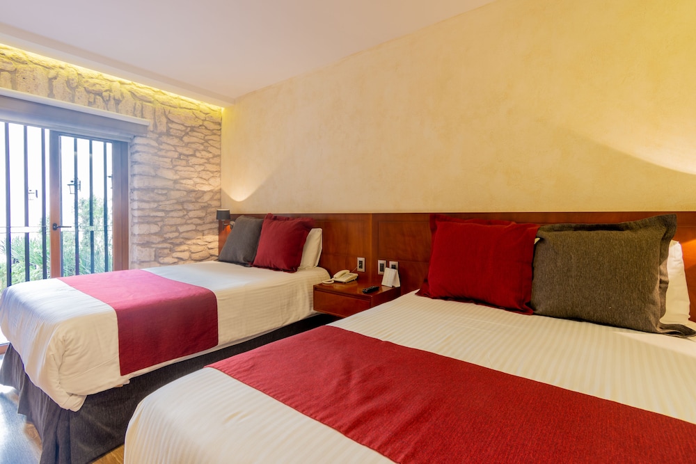 ELITE, 2 DOUBLE BEDS
