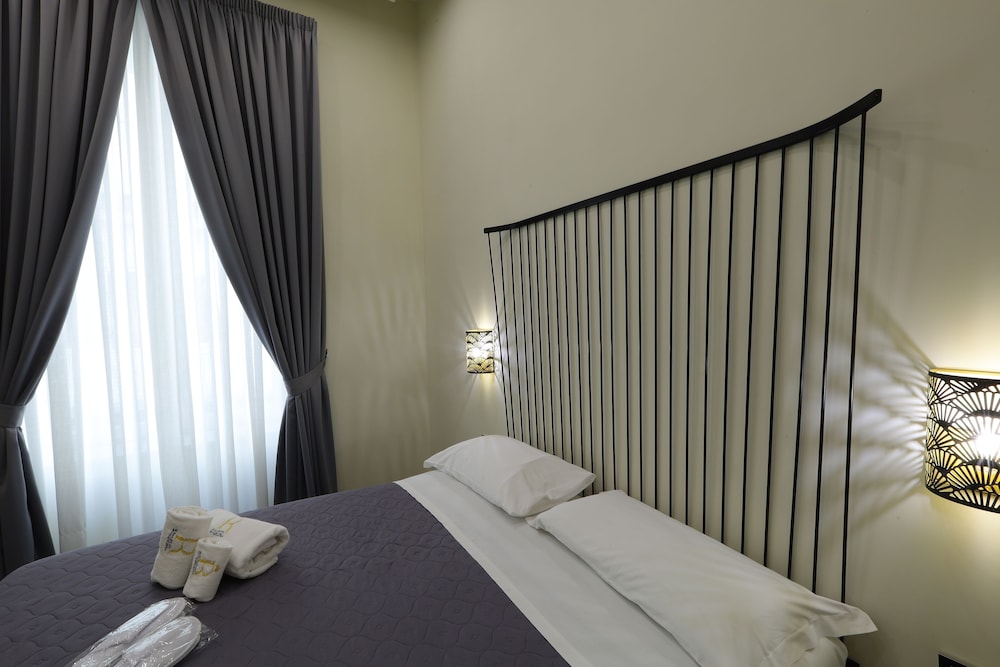 Il Salotto Della Regina 13/50