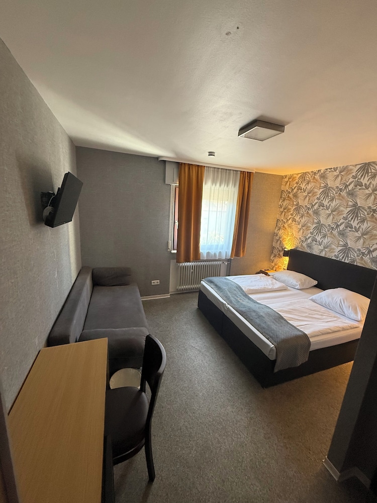 Parkhotel Lindenhof 22/40