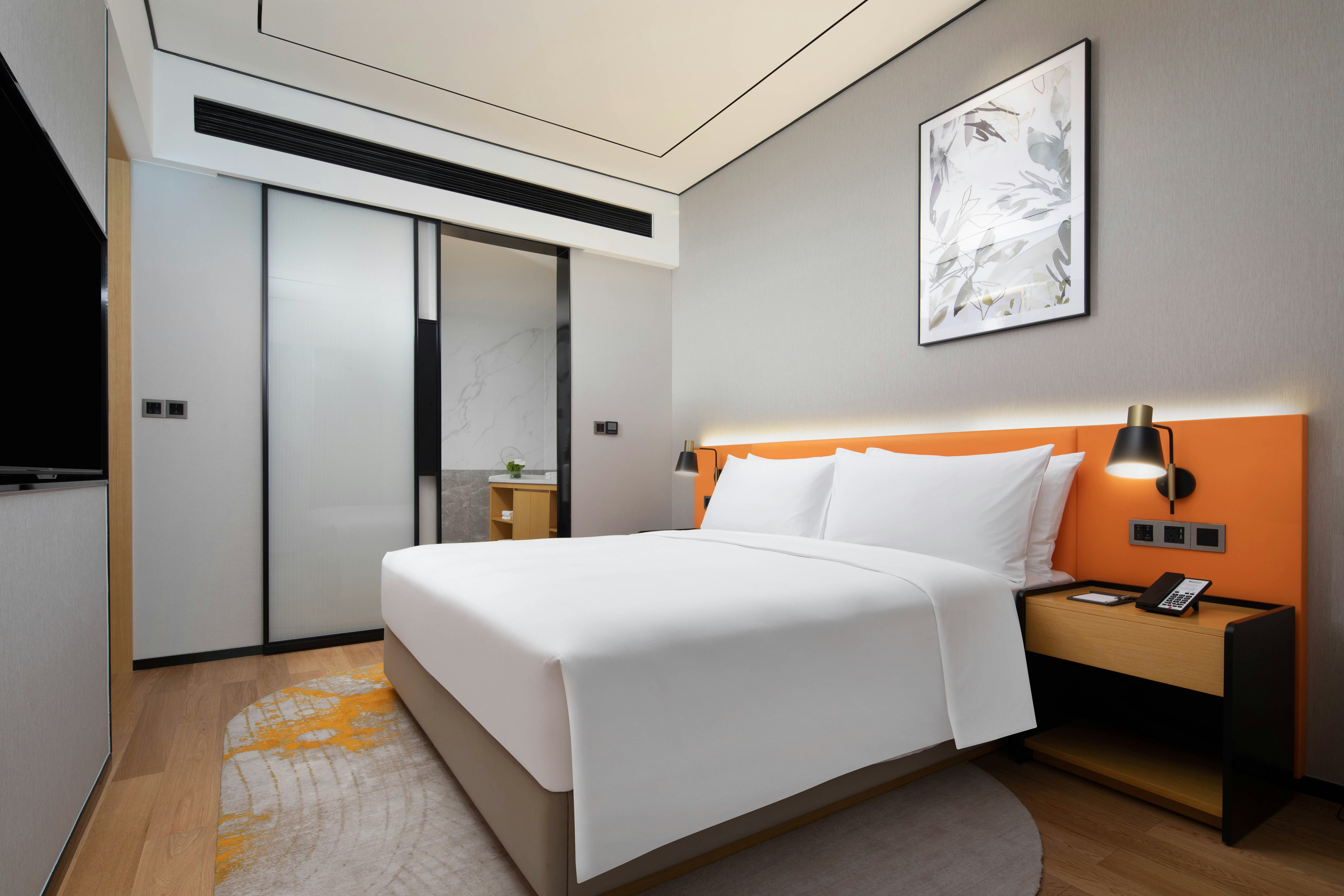 1 BEDROOM, SUITE, KING BED