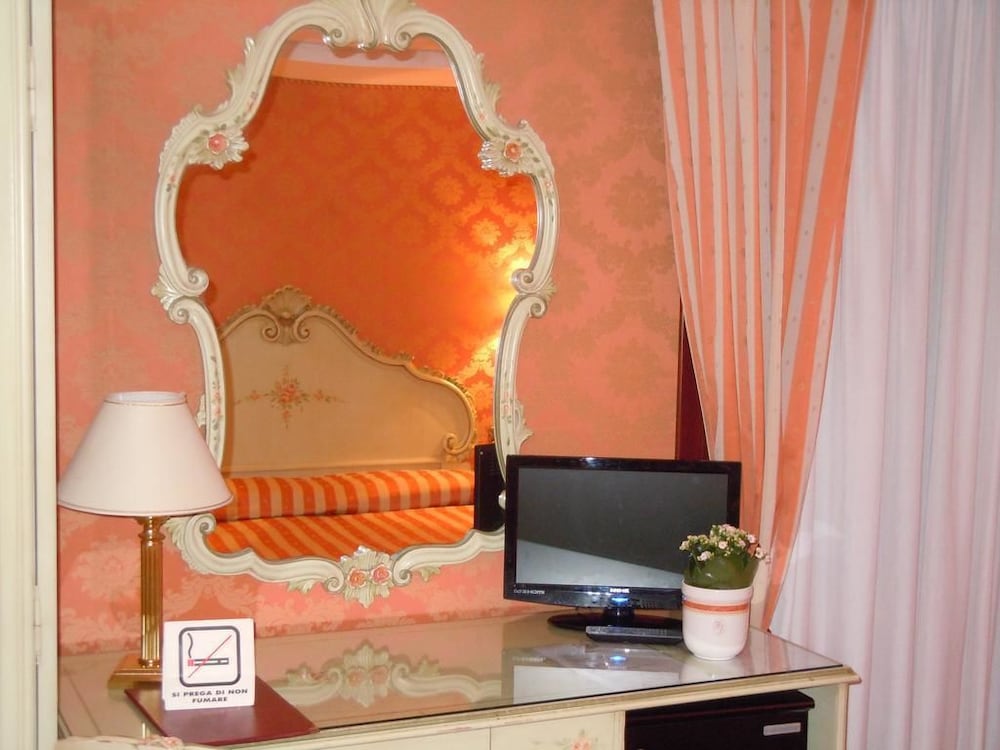 Hotel Lux 36/43