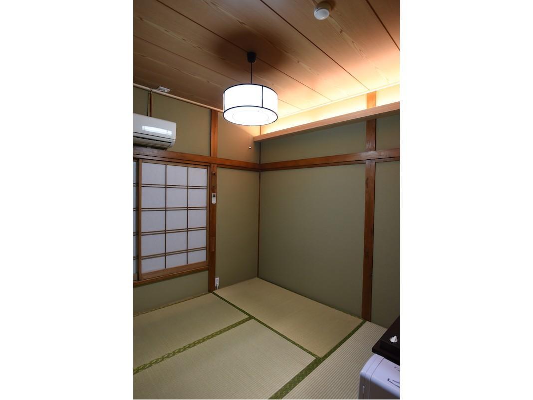 JAPANESE, SINGLE, SHARED BATHROOM